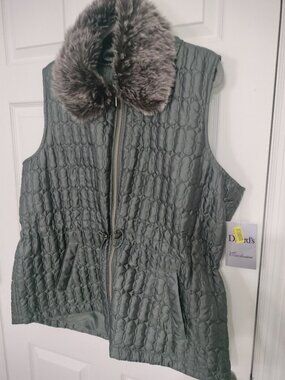 NWT -Ac-tiv-ology olive green quilted vest.